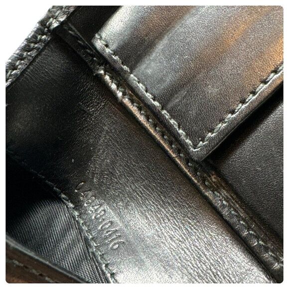 Gucci Logo Leather Bifold Wallet - Picture 8 of 8